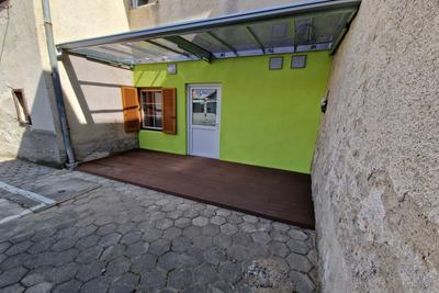 Leseni nadstrešek za teraso – večslojne polikarbonatne plošče