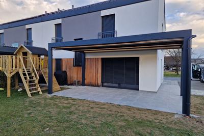 Nadstrešek za teraso z integriranim LED osvetlitvijo