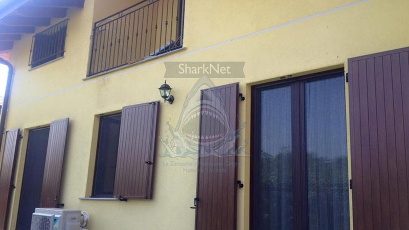 SharkNet komarniki – primer vgradnje brez praga